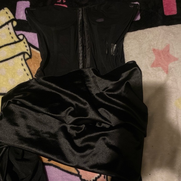 Dress - Picture 3 of 3